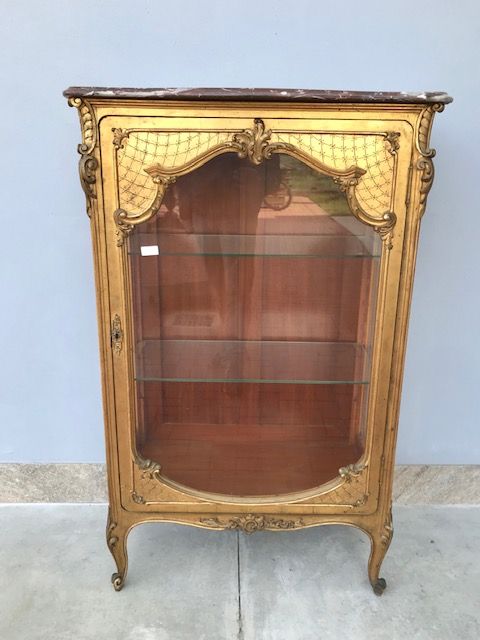 Elegant Gilded Leaf Napoleon III Showcase