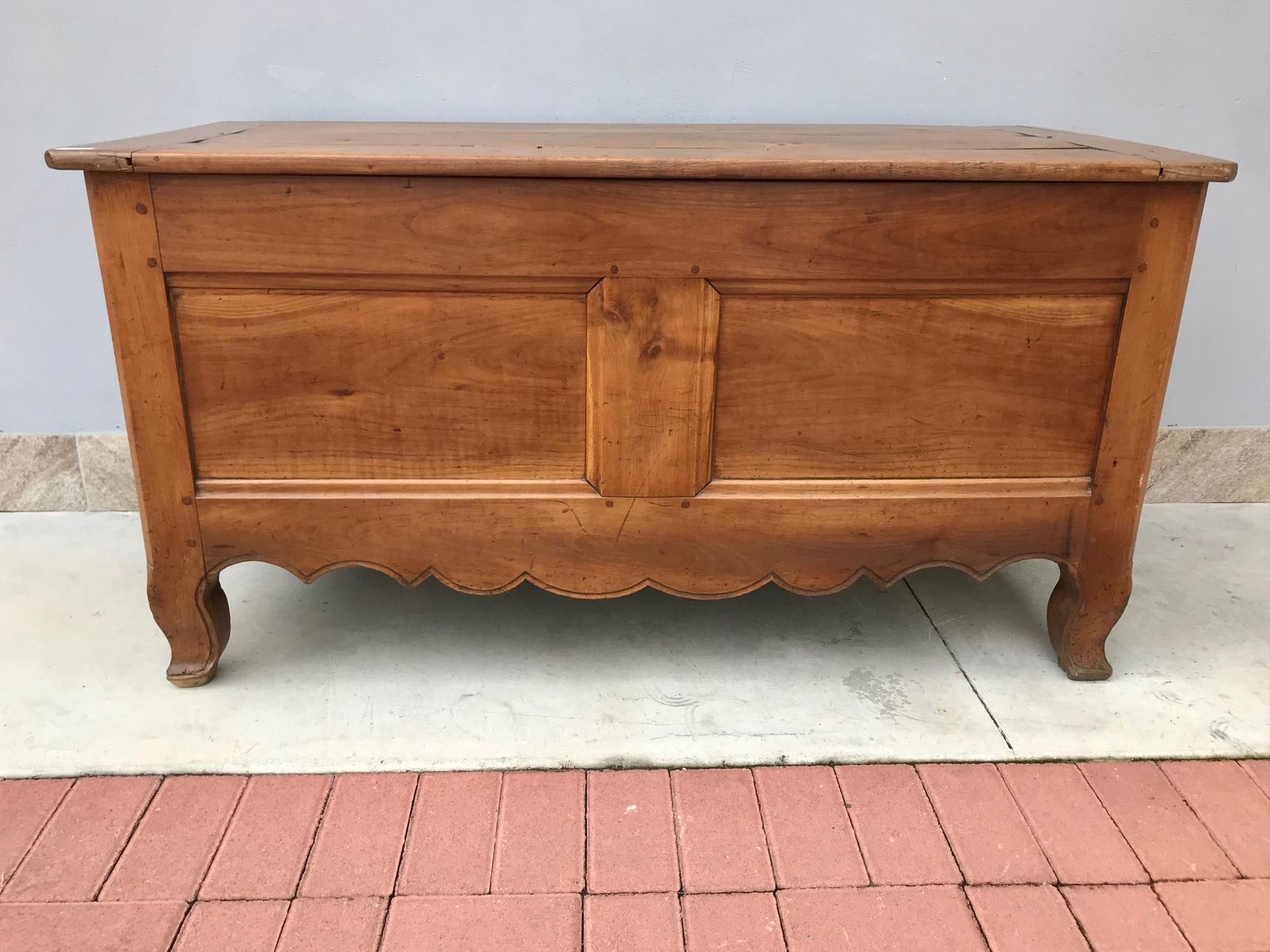 Cherry wood chest in Provençal Taste