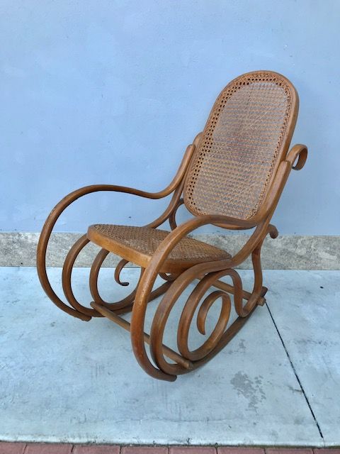 Child's rocking chair Thonet type in curved Beech wood