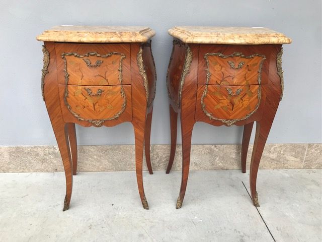 Pair of Elegant Louis XV Nightstands in Bois de Rose, with Inlays in Various Woods