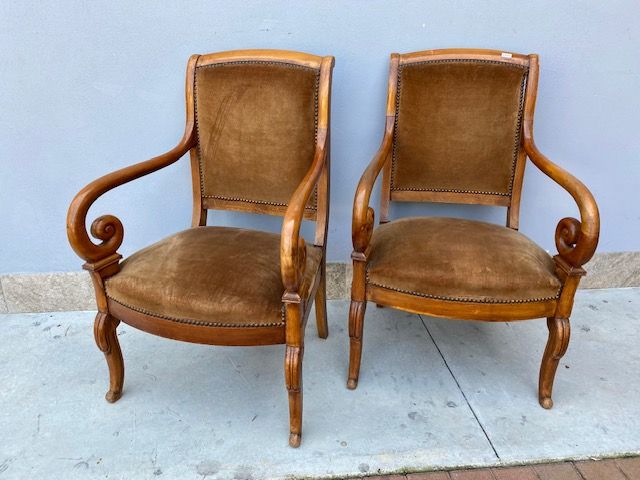 Charles X armchairs in cherry wood, feature upholstered seat in good condition
(lining to be replaced not included in the restoration)
Provenance: France.