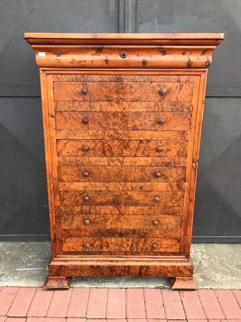 Charles X chest of drawers in cherry wood and Tuia burl with 8 drawers.
Provenance: France.
Age: 19th century