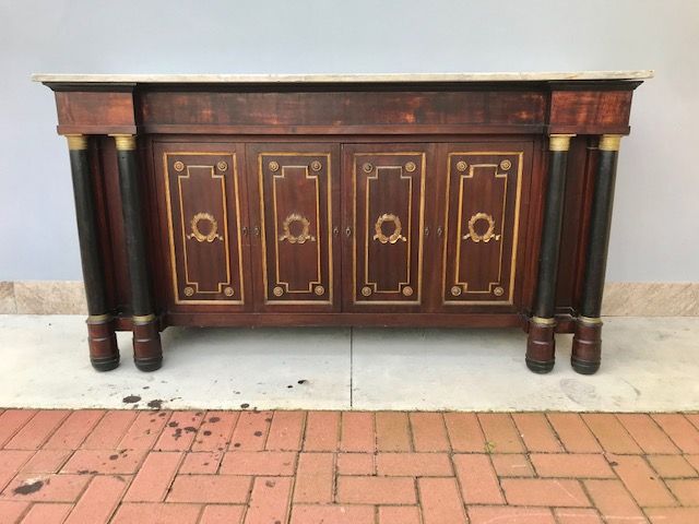 Credenza Impero in Mogano a 4 ante, piano in marmo bianco Carrara
