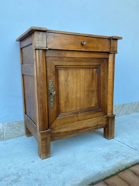 Piccola Credenza in Noce ad un'anta e un cassetto.
Provenienza francese.
Epoca: '800
Restauro incluso (in corso d'opera)
Misure: 73x48x87h
FOR PURCHASES AND INTERNATIONAL SHIPPING, PLEASE CONTACT US FOR A COST ESTIMATE. THANK YOU
Codice articolo: car 2787
SI RICORDA CHE TUTTI GLI ARTICOLI PROPOSTI SONO SEMPRE ACCOMPAGNATI DA CERTIFICATO DI AUTENTICITA'