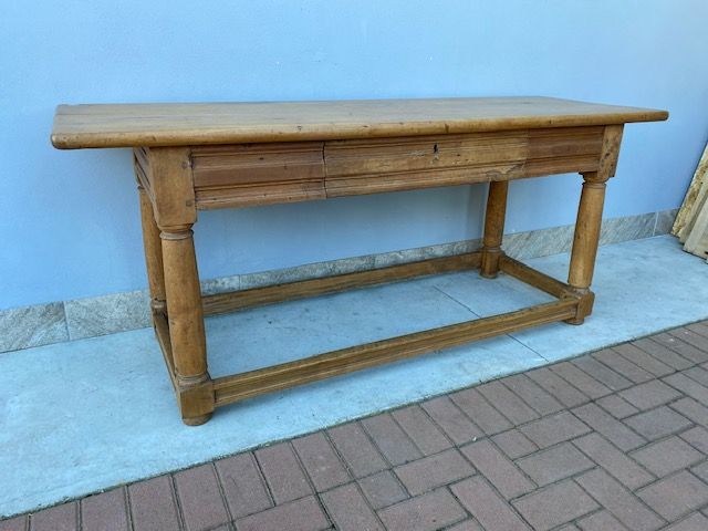 Antique Walnut Shop Counter with 1 drawer.
Centre.
Provenance: Central Italy
Age: 2nd half of the 18th century
Restoration included (in progress).
Measurements: 192x66x81h cm