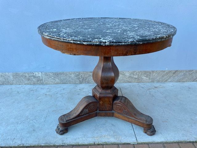 Charles X Round Coffee Table in Mahogany Marble Top
Provenance: France
Age: 19th century
Restoration included (in progress)
Measurements: diameter 82 cm
height 72 cm