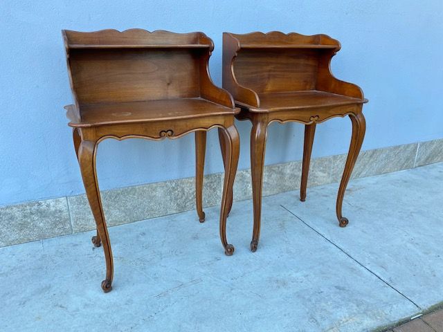 Provençal bedside tables in Cherry.
Provenance: France.
Period: 20th century.
Restoration included (in progress)
Measurements 48x32x72h cm
