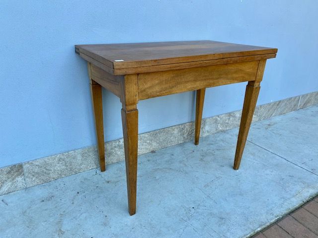 Louis XVI Game Table in Walnut
Provenance: Piedmont.
Age: early 19th century
Restoration included (in progress)
Measurements: cm 85x50x72h
Measurements when open: cm 85x100