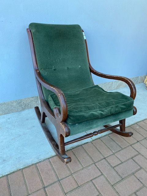English Mahogany Rocking Armchair
Lining to be replaced included in restoration.
Provenance: England.
Period: 20th century.
Restoration included (in progress)
Measurements: cm 64x90 prof.
h of the seat: cm 50
h of the back: cm 97