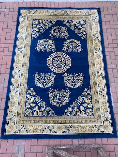 Oriental Chinese Taste Rug
Provenance: China
Age: 1950s - 1960s
Preserved.
Washing included in the sale price.
Measures: cm 293x200h