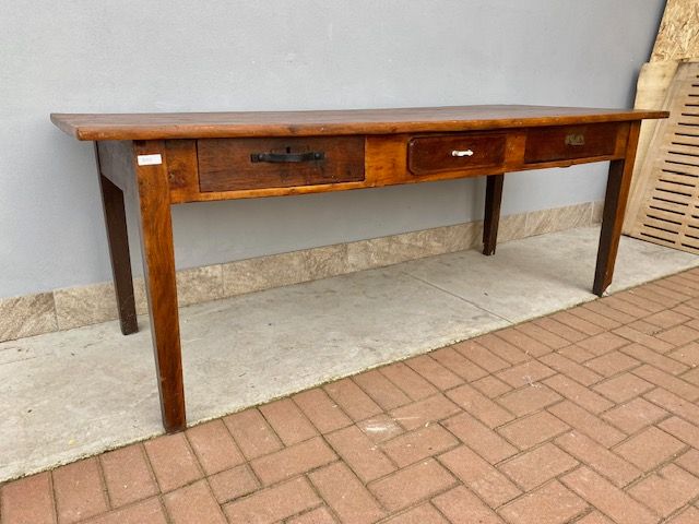 Louis XVI table in Walnut.