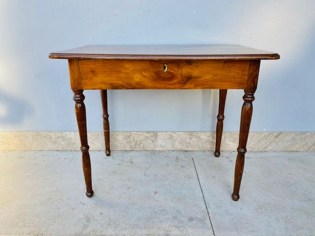 Louis Philippe writing table in Walnut with 1 Drawer.