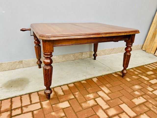 English Mahogany Extending Table with Crank.