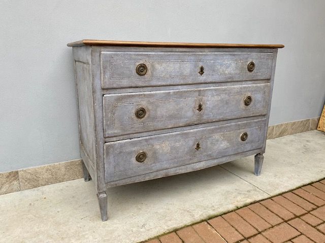 Louis XVI Lacquered Grey Walnut Dresser