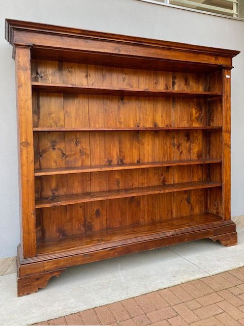 Larch Open Bookcase, simple and essential line.
