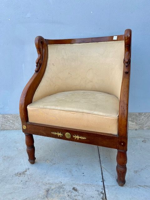 Poltrona Impero in Mogano, presenta bronzi originali.