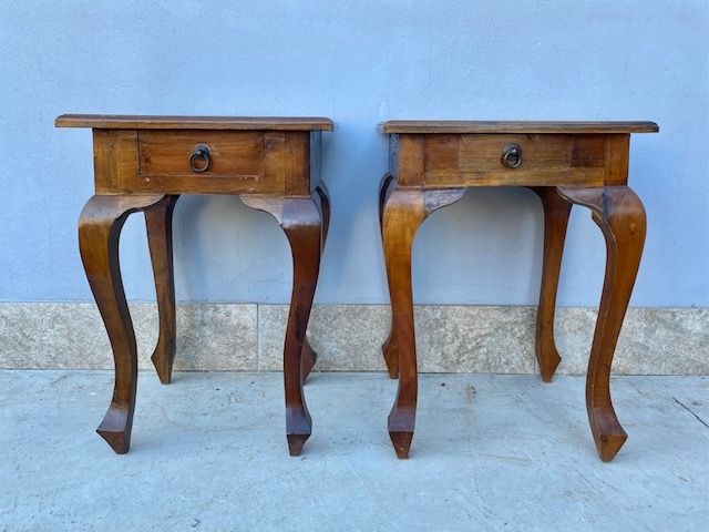 Coppia di Comodini di Gusto Orientale in Teak.