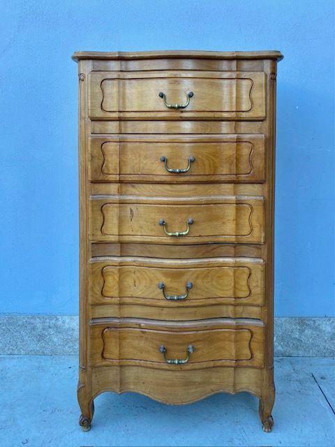 5-Drawer Cabinet with Provençal Taste in Cherry.