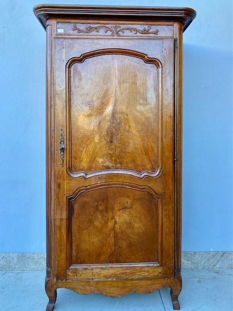 Provençal Walnut Wardrobe with 1 Door.