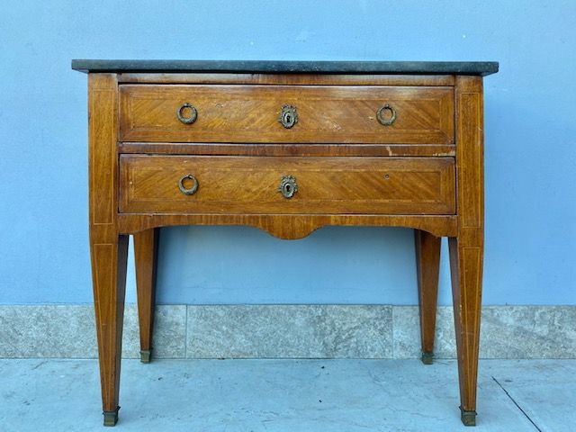 Louis XVI chest of drawers in walnut, small size.