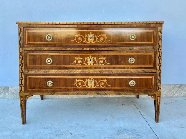 Important Louis XVI Chest of Drawers in Finely Inlaid Walnut