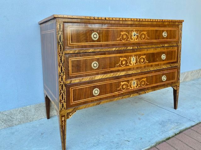 Important Inlaid Walnut Louis XVI Chest of Drawers - Restored_car 3181 - Foto 2
