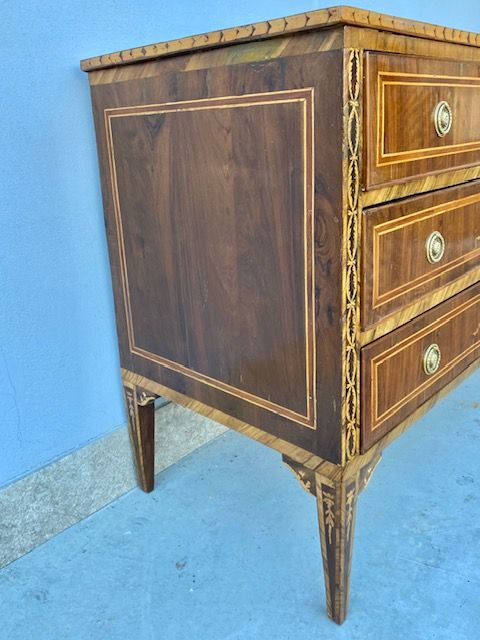 Important Inlaid Walnut Louis XVI Chest of Drawers - Restored_car 3181 - Foto 3