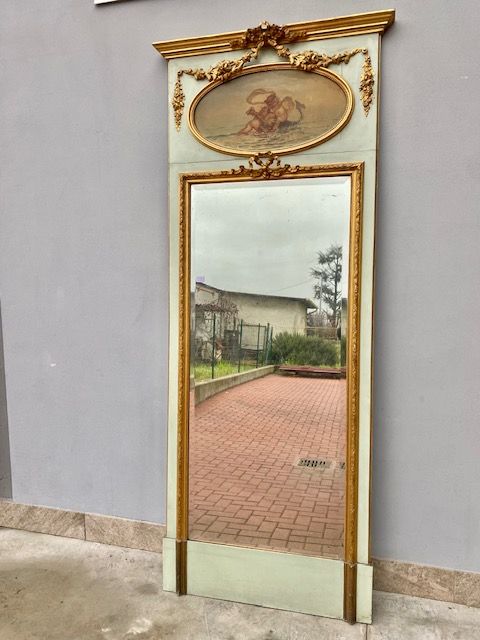 Lacquered and gilded Fondosala Mirror, surmounted by oil painting on canvas depicting putti in allegria.