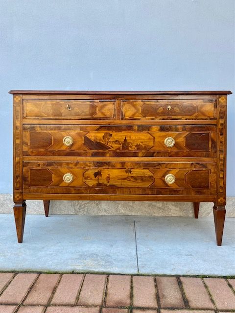 Important Louis XVI Chest of Drawers in Walnut