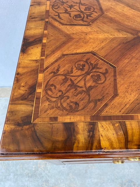 Important Louis XVI Walnut Dresser - Restored_car 3173 - Foto 14