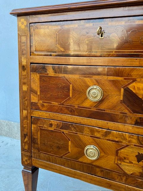 Important Louis XVI Walnut Dresser - Restored_car 3173 - Foto 17