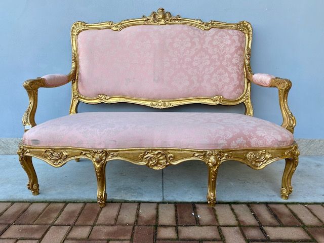 Divano Luigi XV Dorato a Foglia.