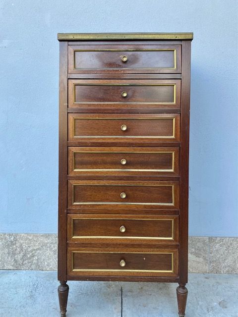 Small 7-Drawer Cabinet in Mahogany with Brasses.