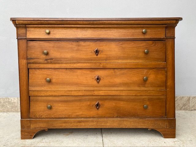 Louis Philippe chest of drawers in walnut.