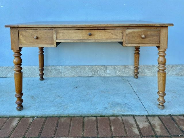 Louis Philippe table/writing desk in solid walnut.