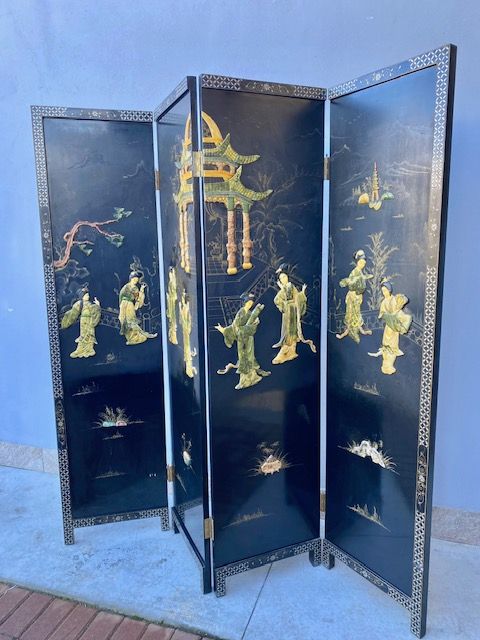 Paravento di Gusto Orientale con Figure 