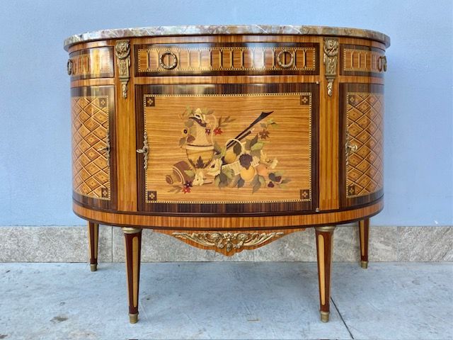 Mezzaluna in Stile Luigi XVI Intarsiata finemente,