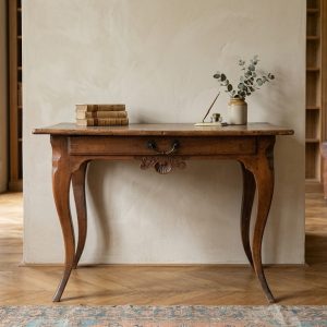 Tavolino Luigi XV – Epoca primo '800 in Noce con gambe a sciabola