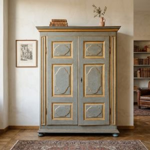 Armadio Laccato del '700 in stile piemontese con finiture dorate