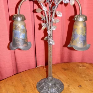 Lampada Liberty in bronzo con steli a forma di rosa
