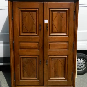 Armadio Lombardo in Noce del '700 con Pannellature a Losanghe