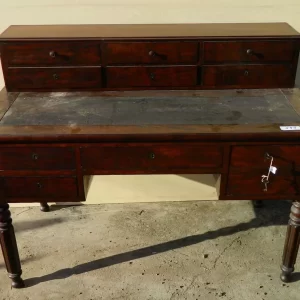 Scrittoio in Mogano del 1800 - Elegante e Restaurato