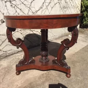 Tavolo rotondo noce e piuma di noce Epoca Carlo X