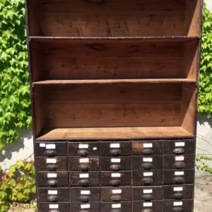 Mobile da negozio in legno con 30 cassetti
