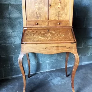 Antica ed Elegante Ribaltina con Alzata e Intarsi - Restaurata (in corso d'opera)
