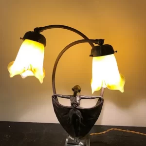 Lampada Liberty anni '60 in bronzo con base in marmo e due tulipe