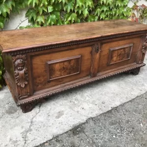 Cassapanca Genovese del '600 in Noce con Bambocci