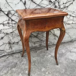 Tavolino Travajeuse Luigi XV in Noce e Piuma di Noce - Epoca metà '800
