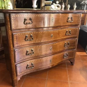 Cassettone Mosso Piemontese del '700 in Noce - Restaurato