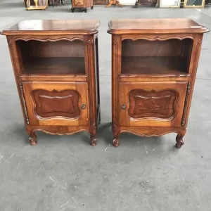 Coppia di comodini provenzali - Epoca anni '50 in Noce